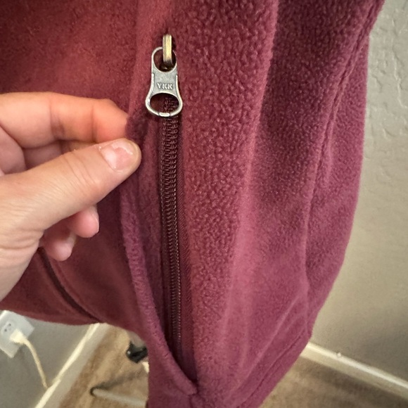 XL Columbia Fleece Vest Women’s Wine Zip Up Soft Cozy Layer - Picture 4 of 10